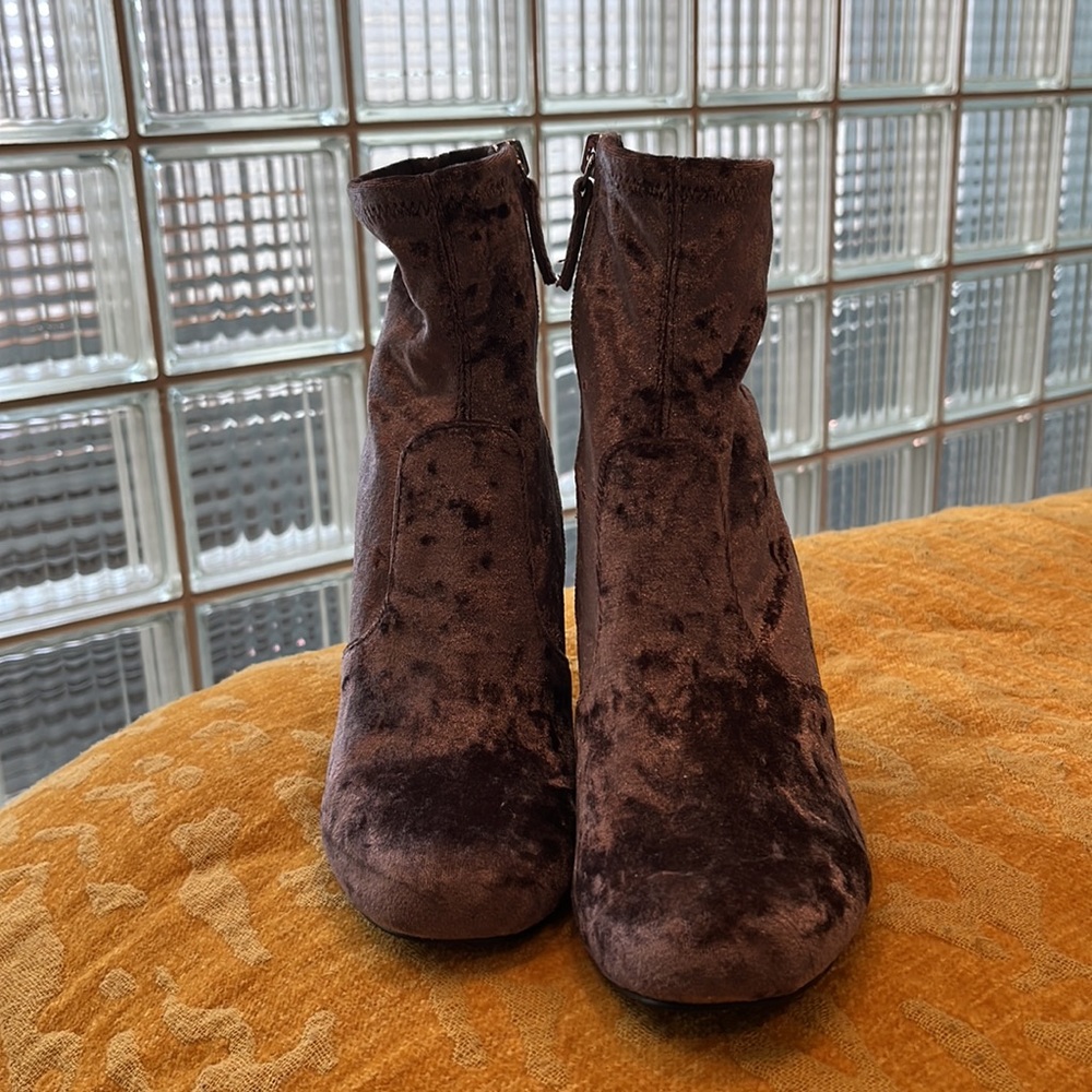 Velvet Heels - Picture 4 of 7